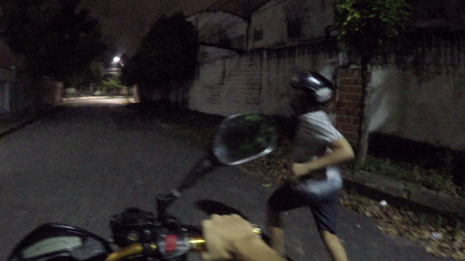 http://videos.introcdc.com/Canal/MotoVlog/Serjona/Saida Madrugada com Rafael/GOPR4749.00_04_55_24.Quadro003.png
